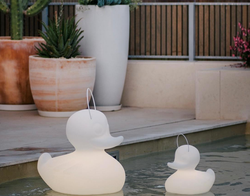 Come illuminare giardini e terrazze: le novità dell’estate 2022